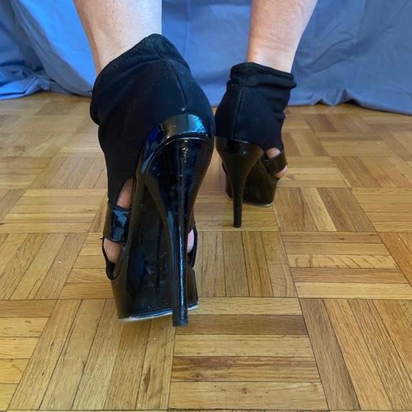 Pumps - Picture 3 of 4